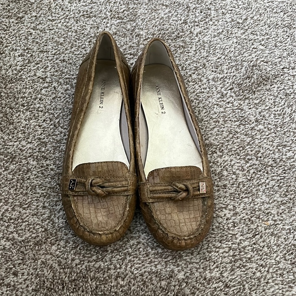 Tan flats